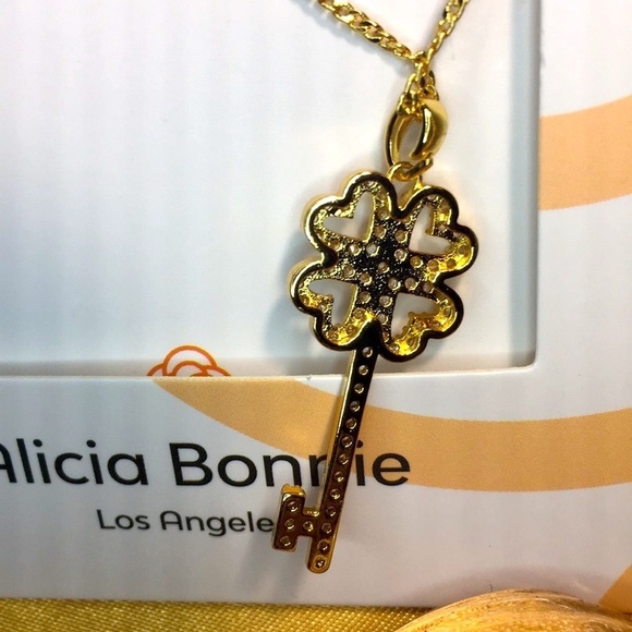 ALICIA BONNIE LA - Picture 3 of 4